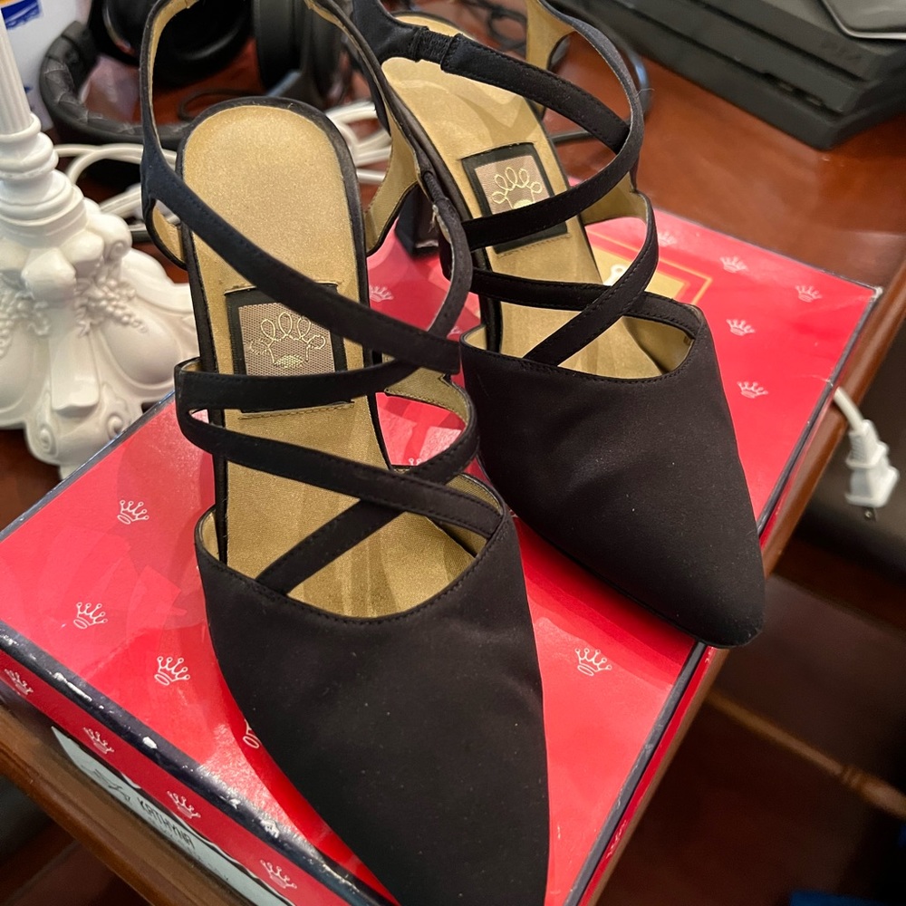 NINA Kathyna Black heels Size 7M. Excellent condition